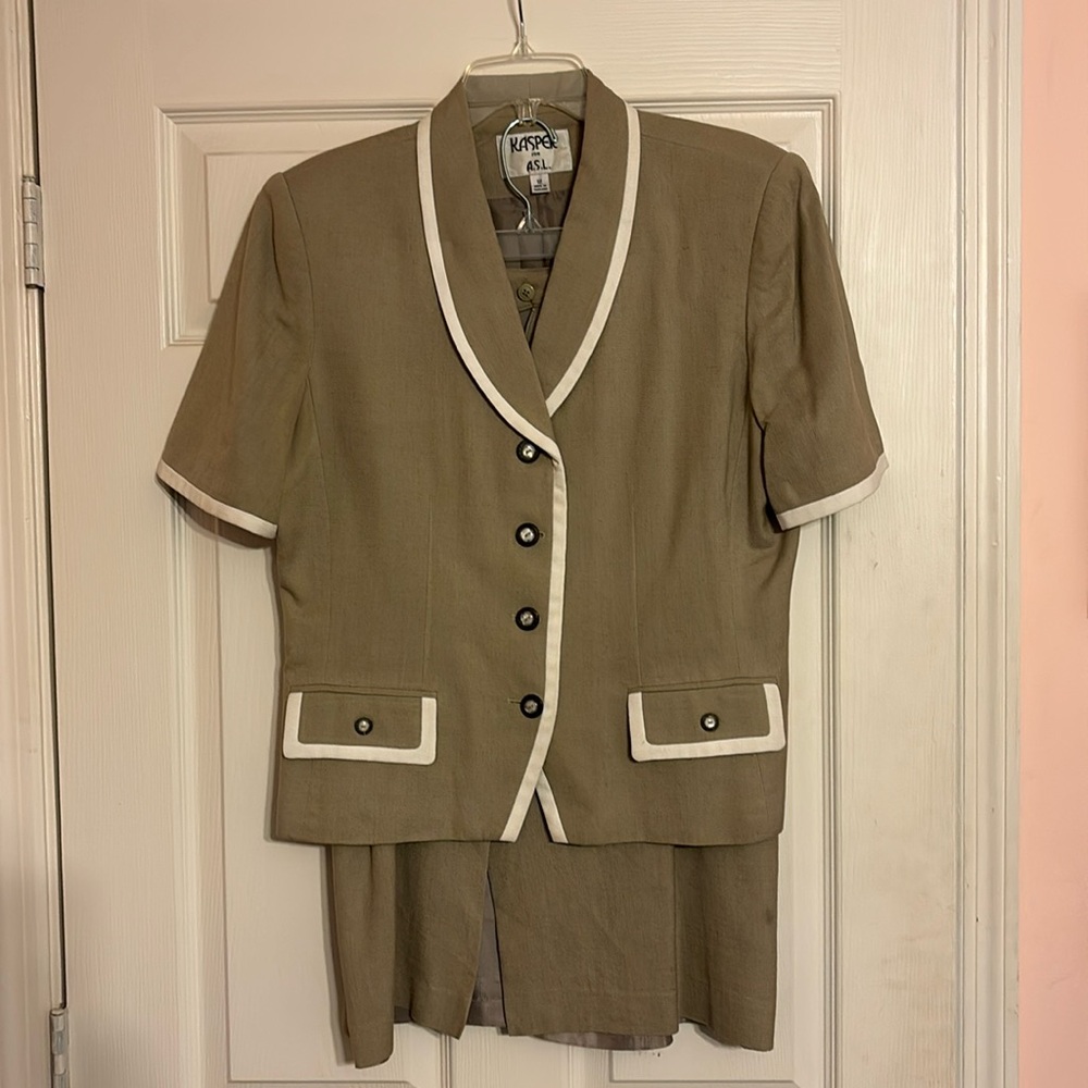 Two piece suit. Good condition. Very smart.